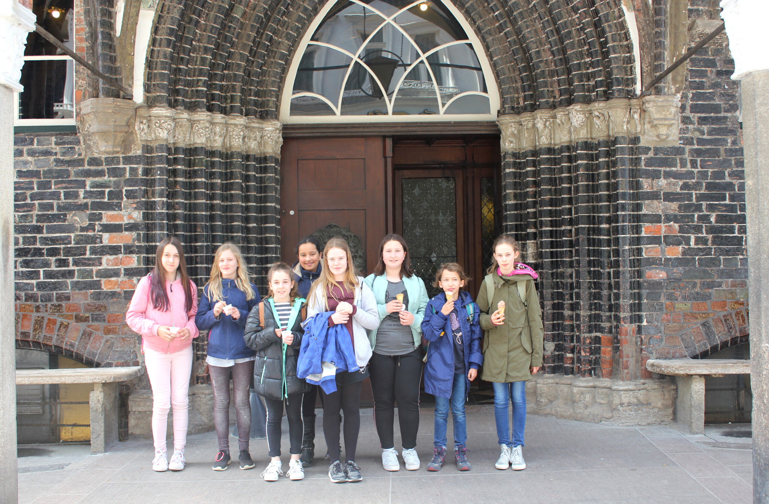 Girls‘ Day: Acht Mädchen im Rathaus mit der GAL-Fraktion