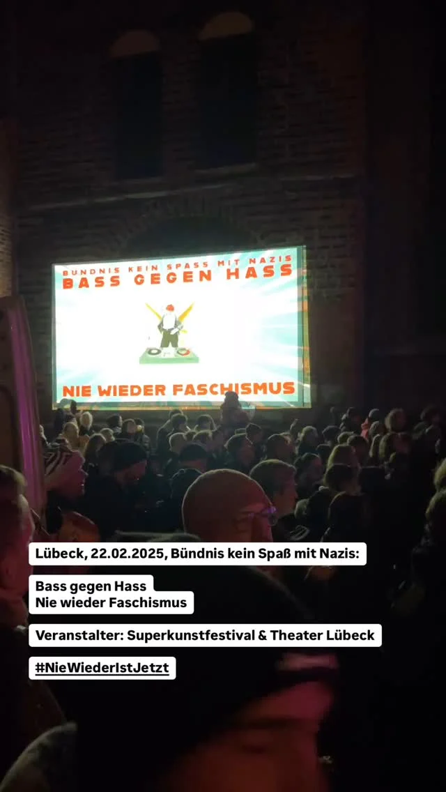 Lübeck, 22.02.2025, Bündnis kein Spaß mit Nazis:

Bass gegen Hass. Nie wieder Faschismus

Veranstalter: @superkunstfestival & @theaterluebeck 

#niewiederistjetzt #rave @bassgegenhass #bassgegenhass #niewiederfaschismus