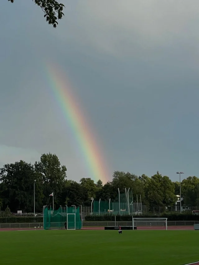 Was für ein toller leuchtender Regenbogen heute am 5. August 2025 am Buniamshof in Lübeck 🌈🥰 Die  Pride-Week ab dem 11.08.2025 kann kommen. 💕🌈🤗

#pride #luebeck @lambdanord