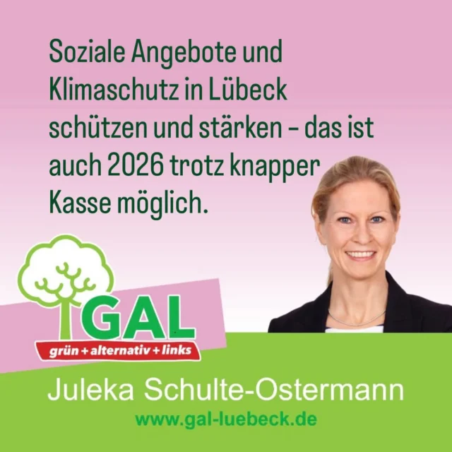 💚❤️ Für #Soziales & #Klimaschutz – auch in schwierigen Zeiten

#Lübeck steht vor großen finanziellen Herausforderungen – das Defizit ist hoch, viele Bereiche müssen überprüft werden. Für uns von der GAL & unsere Fraktionspartnerin Linke ist klar: Soziale Angebote & Klimaschutz müssen weiter Priorität haben. Wir setzen uns daher dafür ein, dass Unterstützung dort ankommt, wo sie wirklich gebraucht wird – bei den Menschen Lübecks sowie beim Schutz von #Umwelt & Klima. 🌿
 
🔎  Unsere Schwerpunkte:
👉 Weiterförderung des Medi-Büros, damit auch Menschen ohne Krankenversicherung medizinisch versorgt werden.
👉 Erhalt des kostenlosen Mittagessens in der AWO-Begegnungsstätte – ein wichtiges Angebot für Menschen in schwierigen Lebenssituationen.
👉 Ausreichende Mittel für Verhütungsmittel für Bedürftige, um Selbstbestimmung zu sichern.
👉 Keine Kürzungen bei der Kindertagesbetreuung und Schulen – #Kinder und #Bildung brauchen Verlässlichkeit.
 
„Wenn Tagespflegepersonen aus finanziellen Gründen aufhören, verlieren Familien wertvolle Betreuungsplätze. Wir wollen den Mietkostenzuschuss erhalten, um Eltern Wahlfreiheit zu sichern und teure Ersatzplätze in Kitas zu vermeiden. Ebenso müssen die Schulsanierungen endlich starten.“ — Juleka Schulte-Ostermann, GAL-Bürgerschaftsmitglied
 
Auch der Klimaschutz darf in der Haushaltsdebatte nicht auf der Strecke bleiben. Wir setzen uns daher für die Umsetzung aller Maßnahmen des Masterplans Klimaschutz & für den Schutz des Naturschutzgebiets #Wakenitz ein. 🌱
 
"Wenn wir beim Klimaschutz zögern, werden die Folgekosten für Umwelt und Stadt noch viel größer. Jetzt ist der Moment zu handeln.“
— Juleka Schulte-Ostermann
 
Einsparungen werden von uns befürwortet, wo sie gerecht & sinnvoll sind – etwa höhere Parkgebühren, unsere Anträge zur Anhebung des Bewohnendenparkausweises auf 90 € & den Verkauf des für die Kommune defizitären Parkhauses Godewind zugunsten des Haushalts. So übernehmen wir finanzielle Verantwortung, ohne soziale #Gerechtigkeit & Klimaschutz zu gefährden. 💕
 
➡️ Du willst mehr wissen? Siehe gesamte Pressemitteilung & Haushaltsbegleitantrag auf unserer Homepage: https://shorturl.at/XSY1

#MenschUmweltKlima
